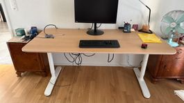 Einfaches Bürotisch