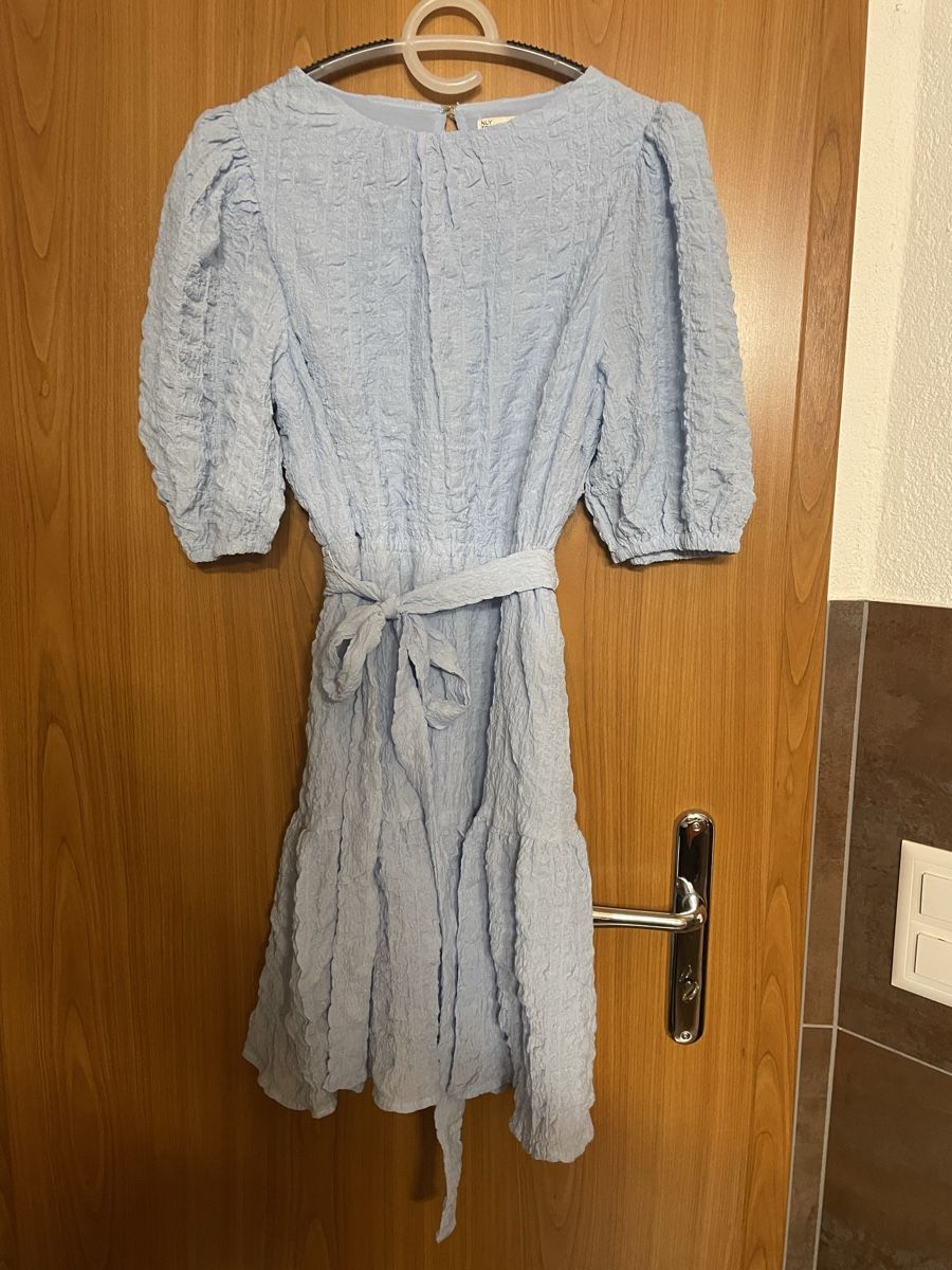 Vestiti: Helles Sommerkleid mit Gürtel – Nuovo (secondo la descrizione) da Itingen venduto da roz_l6yc