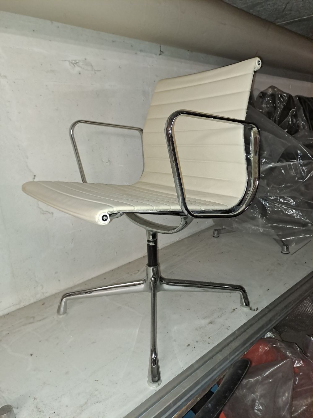 Vitra Chaises: Vitra Eames EA 108 – D'occasion à Küsnacht ZH par walterzingo 3