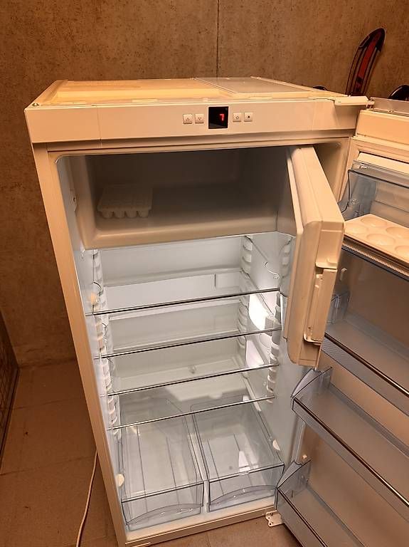 Electrolux Frigoriferi: Electrolux Kühlschrank 225 l mit Gefrierfach – Usato da Lausen venduto da 160899 3