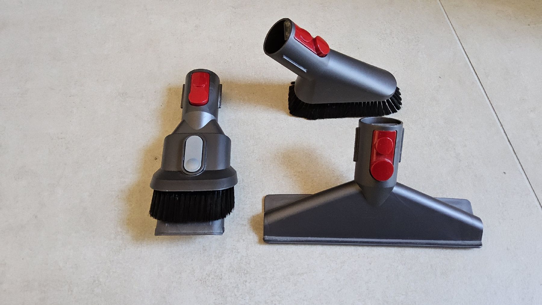 Dyson Aspirateurs & Accessoires: Dyson v12 Bürsten Set – D'occasion à Boll par YD3067