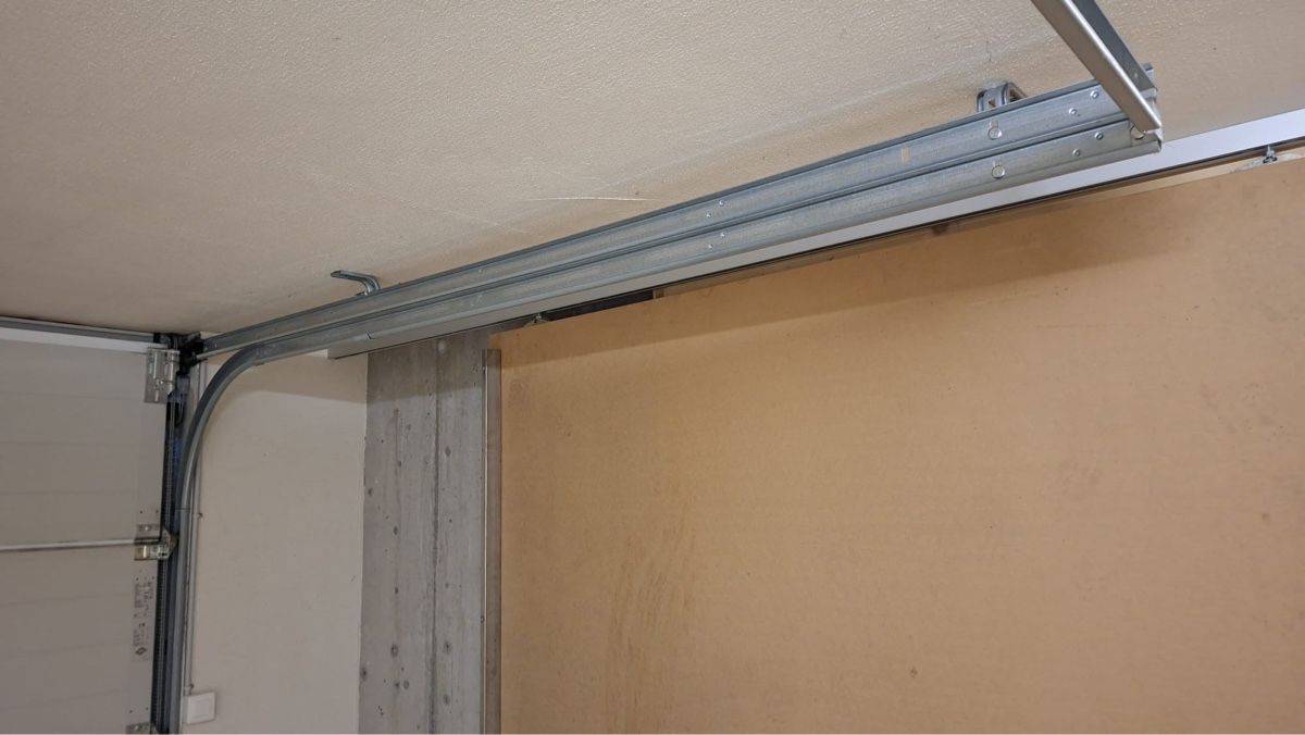 Altro Materiale elettrico: Garagentor elektrisch (Aluminium) – Usato da Chur venduto da Kalafi 2