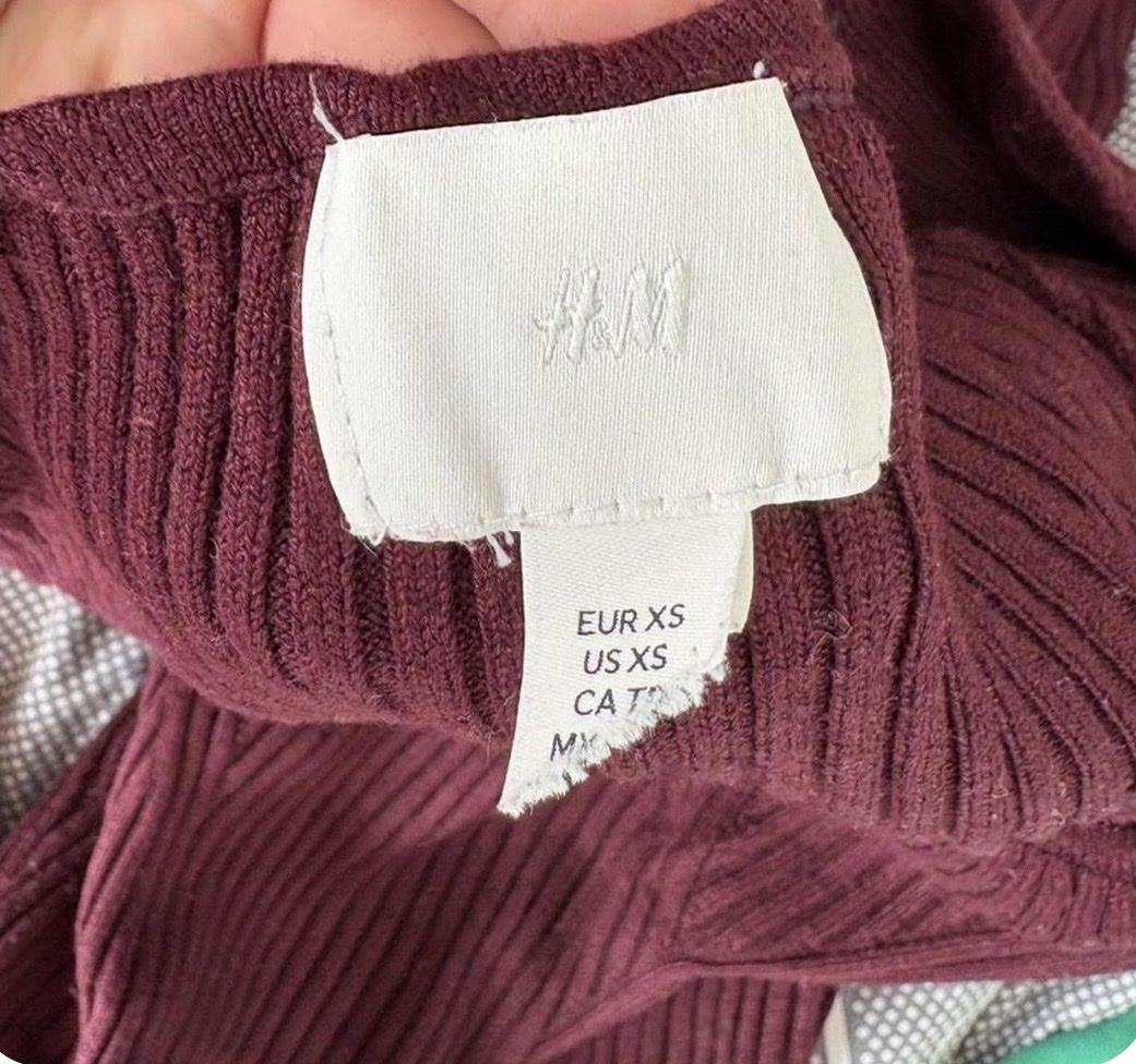 H&M Tops: haut burgundy manches évasées  – Gebraucht aus Ardon von loanneroch 1