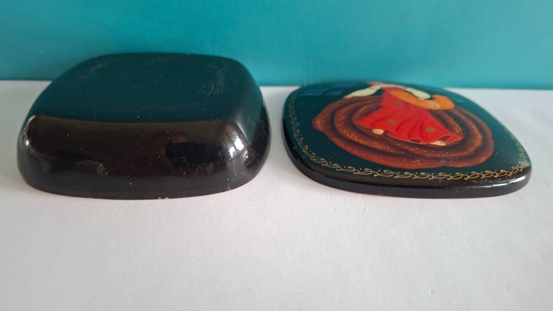 Tutte le decorazioni: Russische Metalldose Bemalt Top! – Usato da Opfikon venduto da Diversamente 7