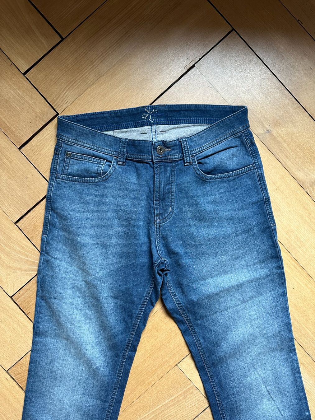 Jeans: HATTRIC - Jeans blau W31 L32 – Usato da Zürich venduto da Diazaio 1