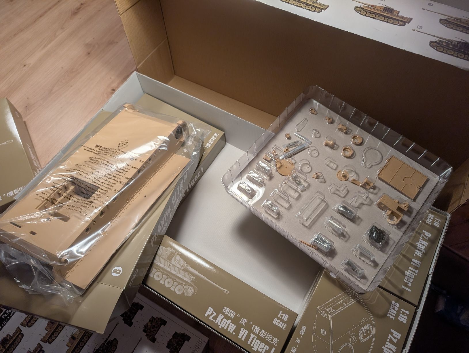 Kit di modellismo & Modellini statici: HobbyBoss Tiger 1 1/16 Bausatz – Nuovo e nell'imballaggio originale da Sulzbach venduto da MercedesV8 3