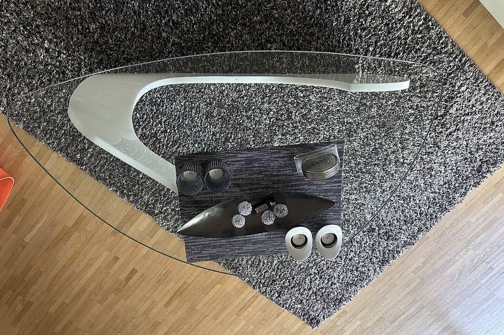 Tables: Hochwertiger Design-Couchtisch mit Glasplatte – D'occasion à Basel par Vanessa_1506 2