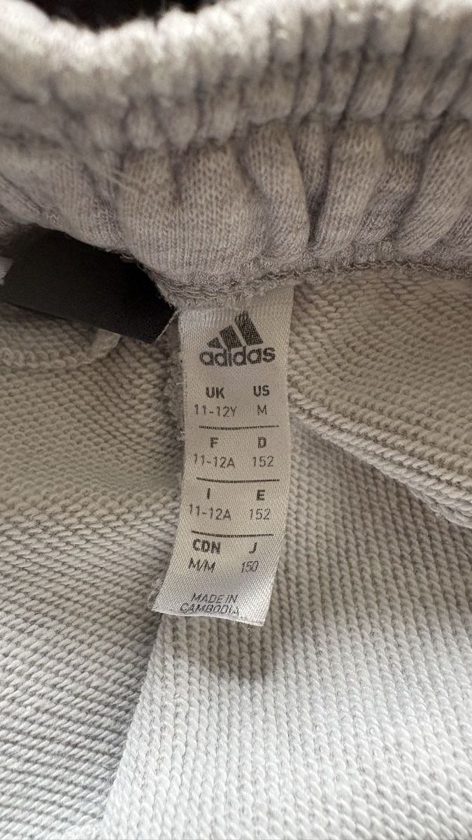 Adidas Lotti & Set di vestiti: Zwei Adidas Shorts in Gr.152 – Usato da Safnern venduto da Frakru 4