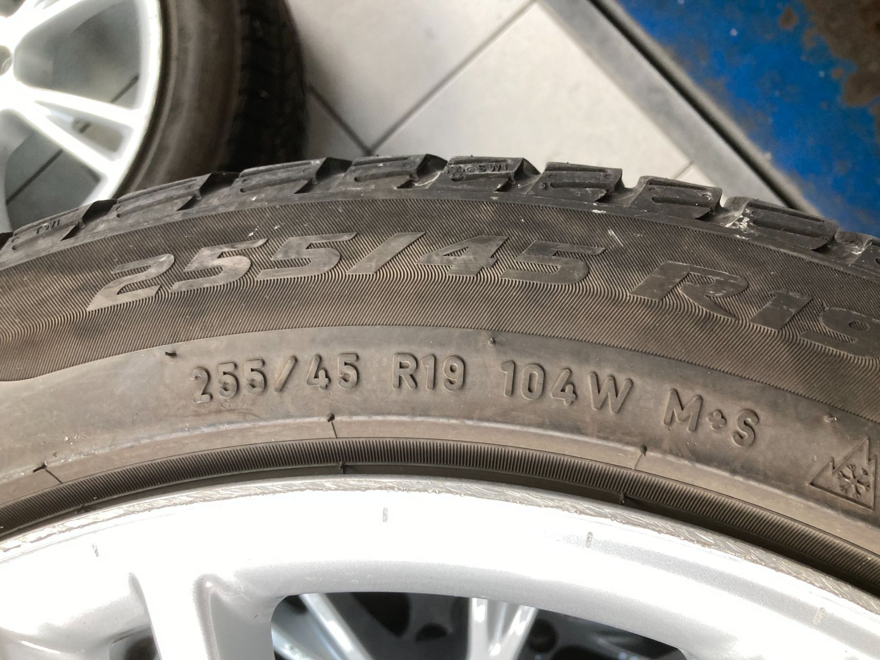 Tesla Pneumatici & Ruote complete: Tesla Model Y Winterräder 255/45R19 – Usato da Cham venduto da WB2223 4