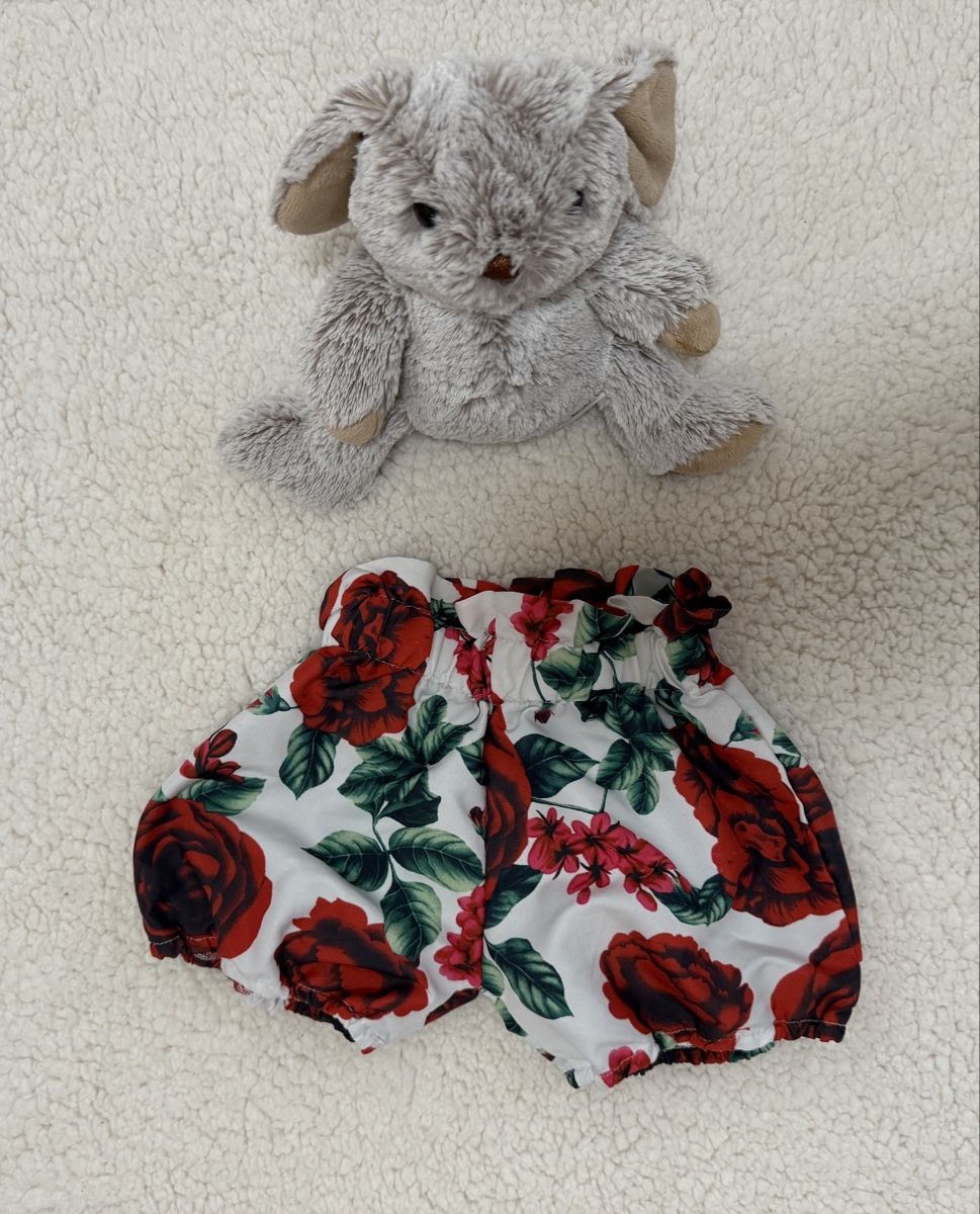 Hosen: Süsse Rosen Shorts Gr. 68 – Gebraucht aus Horgen von AA.AW55