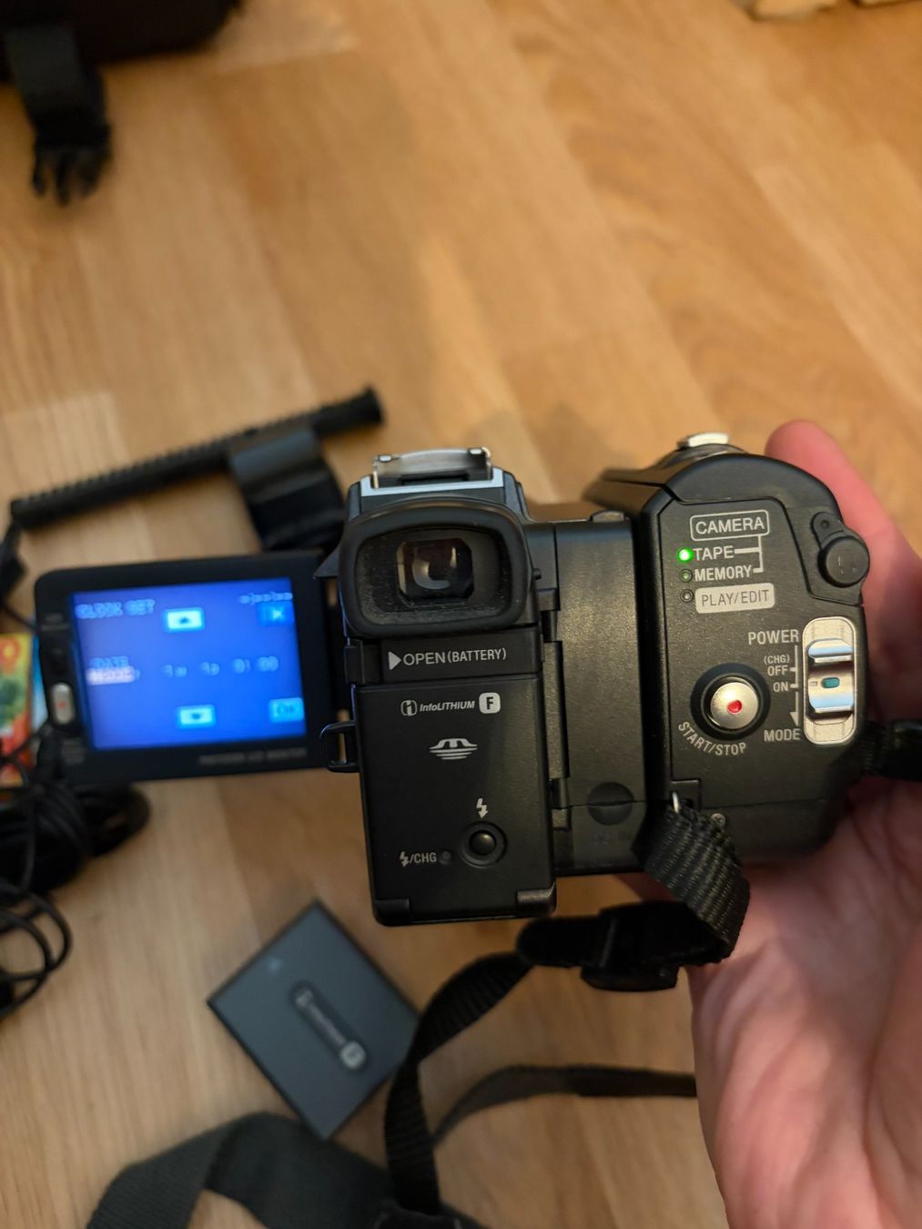 Sony Videocamere: Kamera Sony 3CCD (Model DCR-HC1000E) – Usato da Brugg AG venduto da jas_k5wv 1