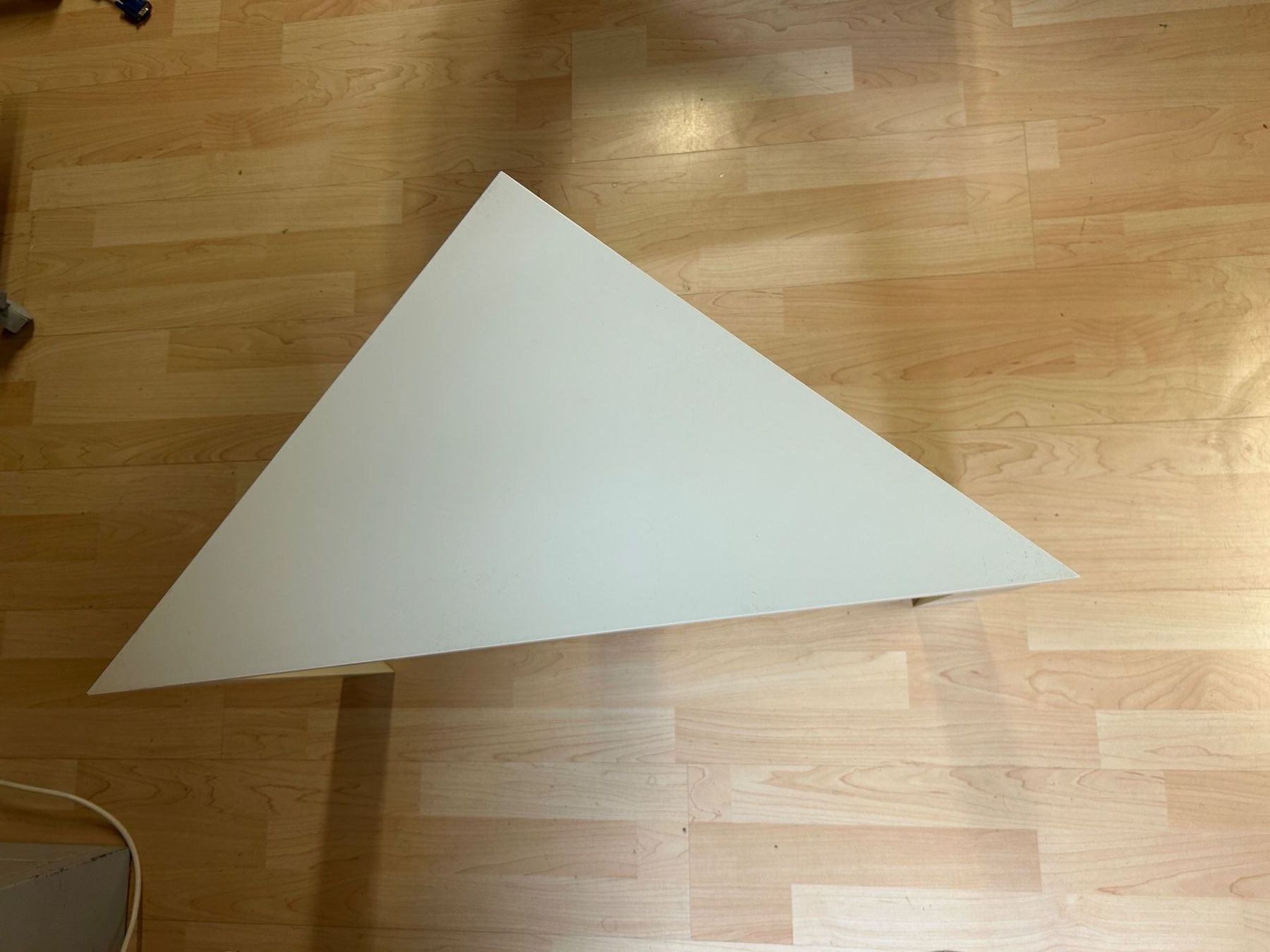 Tische: Weisser Dreieckiger Tisch von IKEA – Neu und originalverpackt aus Koppigen von Kellerfundsachen 2
