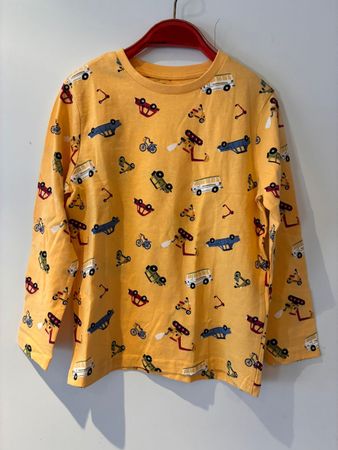 Schönes Langarmshirt Gr. 122, Neu