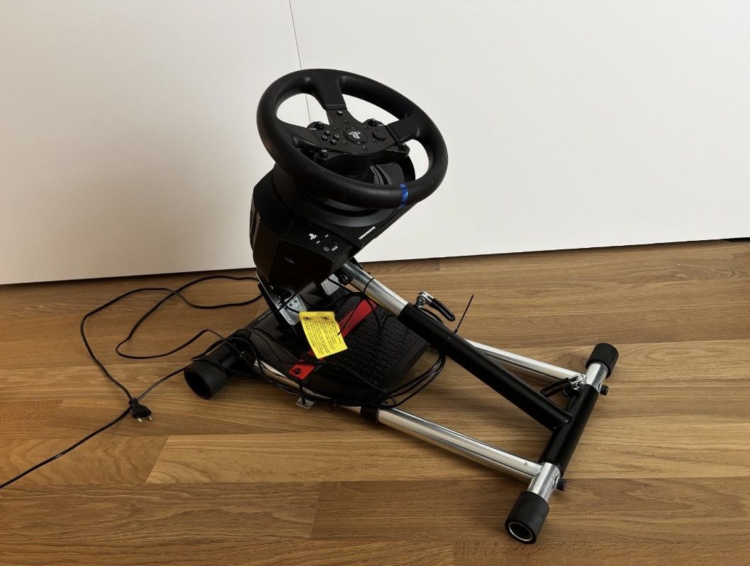 Manettes: Thrustmaster T300 RS + Wheelstand Pro - Simracing Set – D'occasion à Landquart par Dominik070 2