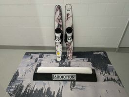 Ski Addiction Freestyle Tramp Skis und Balance Bar