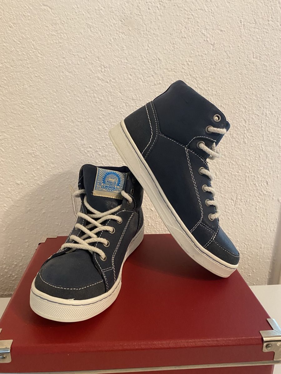 Scarpe per ragazzi: Kinderschuhe Gr. 33 – Nuovo (secondo la descrizione) da Pratteln venduto da OzeanMen 1