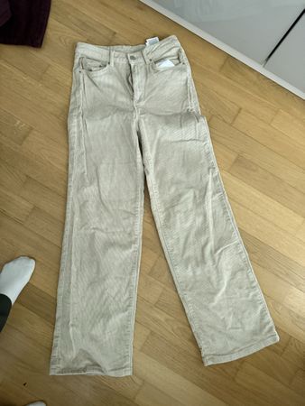 Vero Moda Cordhose Beige, Grösse 25/32 - Herbst Trend!
