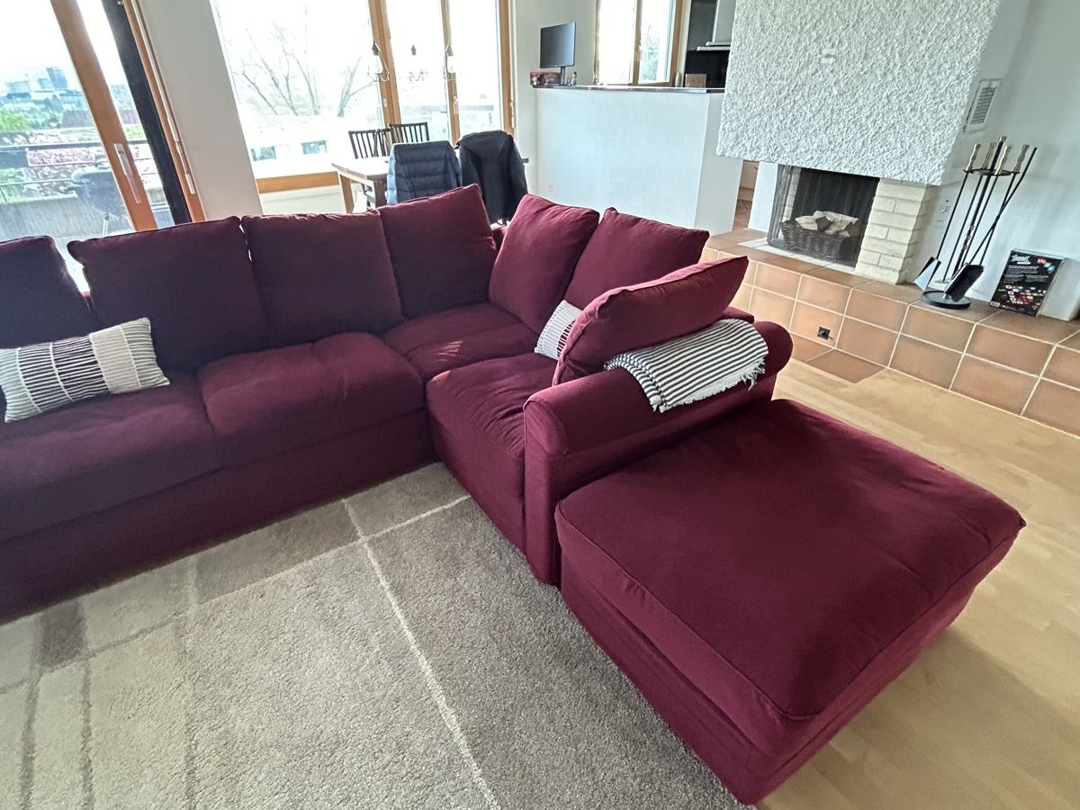Ikea Divani: IKEA couch , very good conditions , burgundy – Usato da Zug venduto da mic_8hzn 2