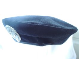 Schweizer Armee Béret in sehr schönem Zustand mit Emblem