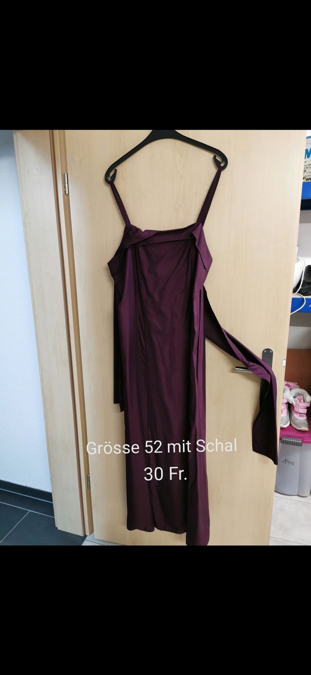 Robes: Abendkleid mit Schal Grösse 52 – D'occasion à Oberschrot par nadine1607