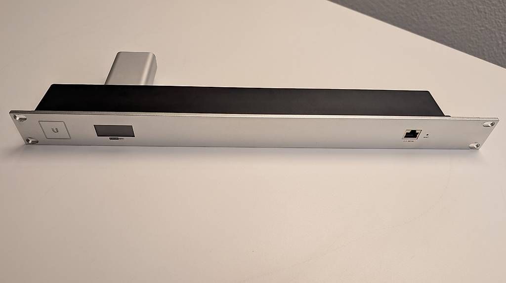 Ubiquiti Server: Ubiquiti UniFi Cloud Key Gen2 + Rackmount Kit – Usato da Seuzach venduto da mar_kwk8 4