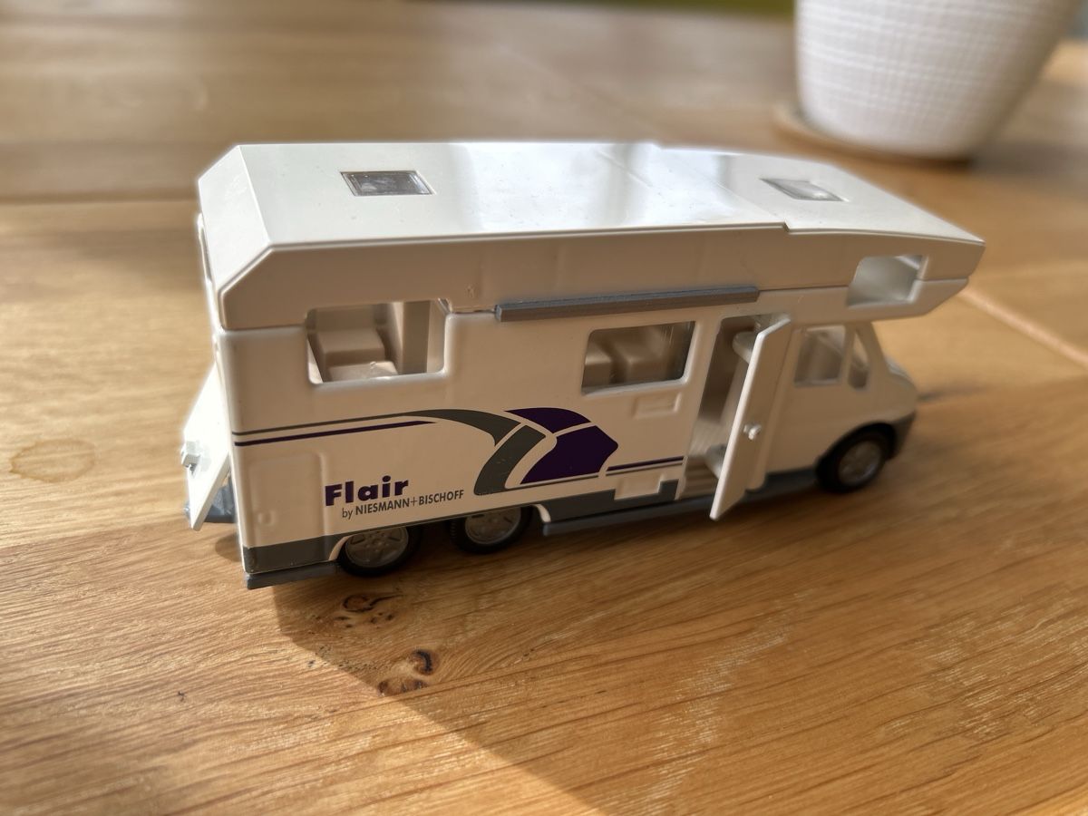 Camper Modellini d'auto: Camper als Spielzeugauto Flair – Usato da Uffikon venduto da Frosch1506
