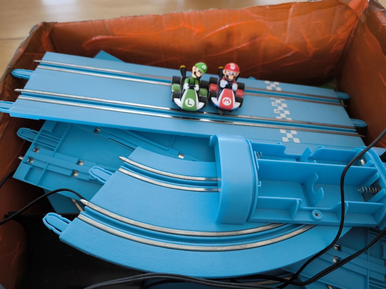 Carrera Piste: Carrera Mario Kart Rennbahn  – Usato da Zürich venduto da katjes