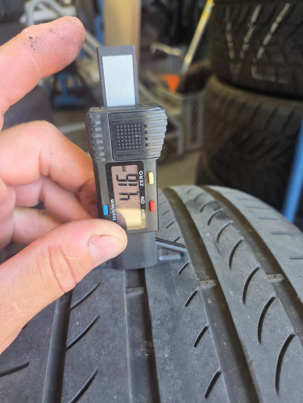 Pirelli Pneus & Kompletträder: 225 / 40 R 18  92 Y  PIRELLI – Gebraucht aus Fischbach-Göslikon von Emanuel.Bardhi 1