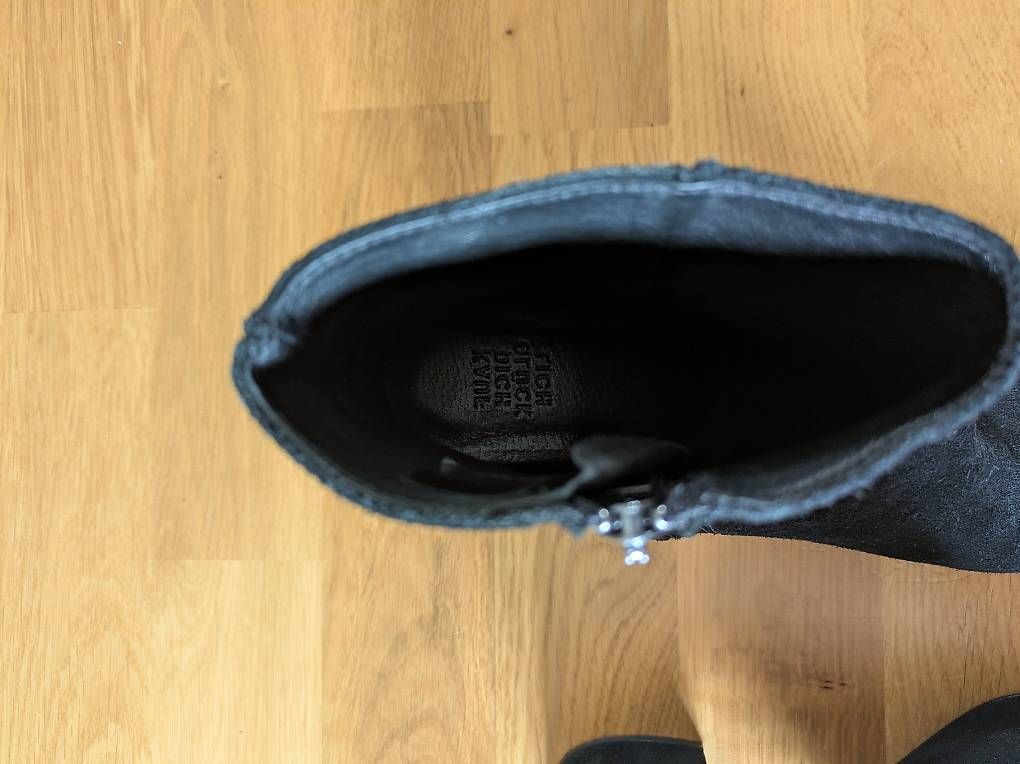 Scarpe da donna: Schwarze Wildleder-Optik Stiefeletten in 38 – Usato da Birsfelden venduto da L.L.CoolBean 2