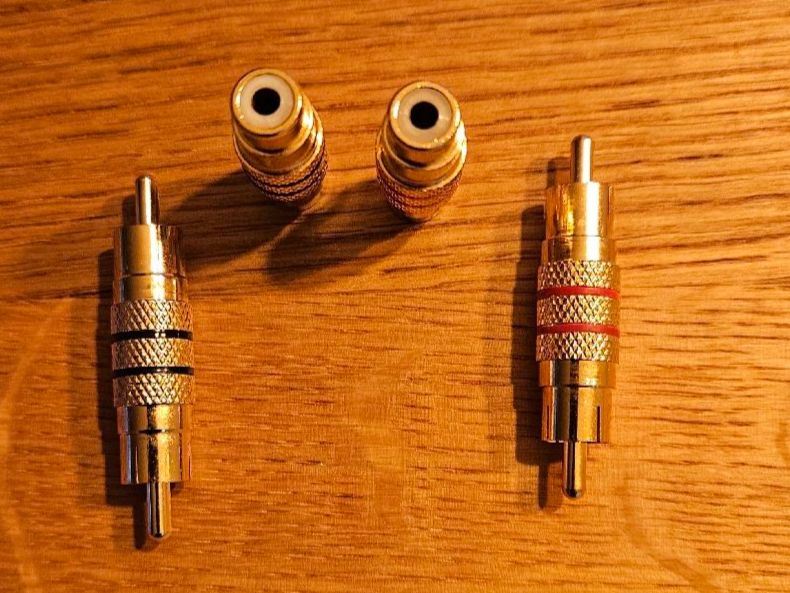 Cavi: 4 Stk. hochwertige Cinch-Stecker – Usato da Bern venduto da Respirit 2