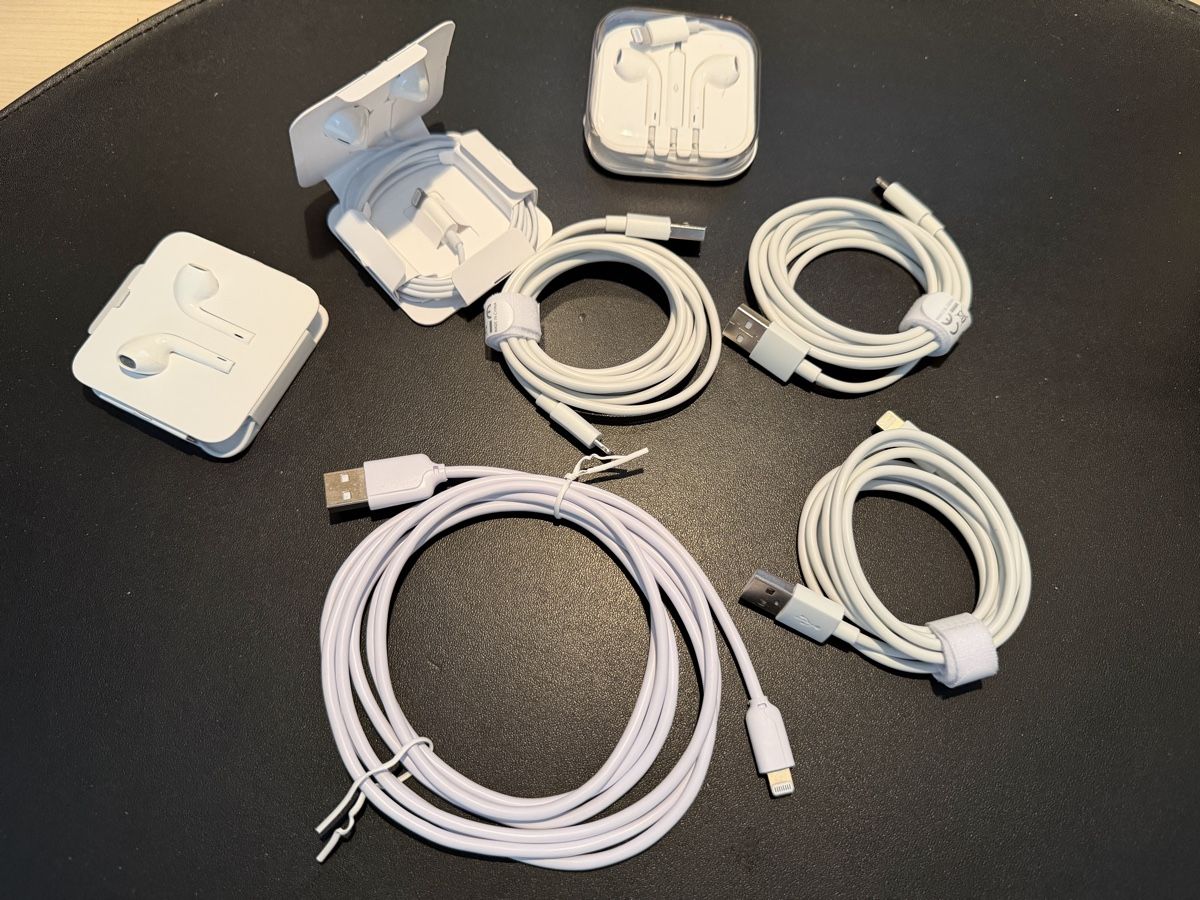 Cavi: Écouteur et câble Lightning pour iPhone – Nuovo e nell'imballaggio originale da grenchen venduto da gogol-009
