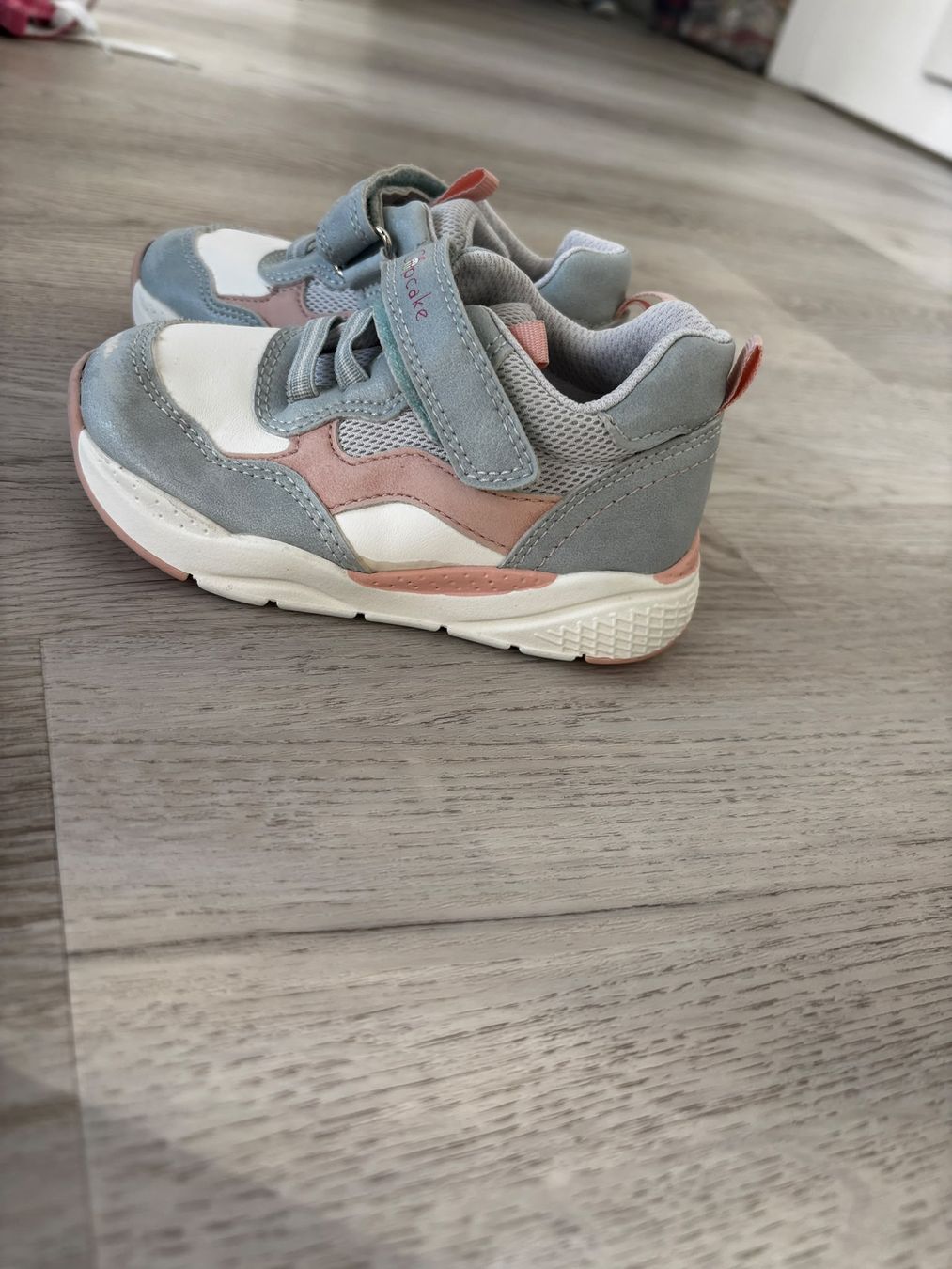 Schuhe für Jungen: Kindersneaker, Gr. 22 – Gebraucht aus Hochfelden von rub_rnw5