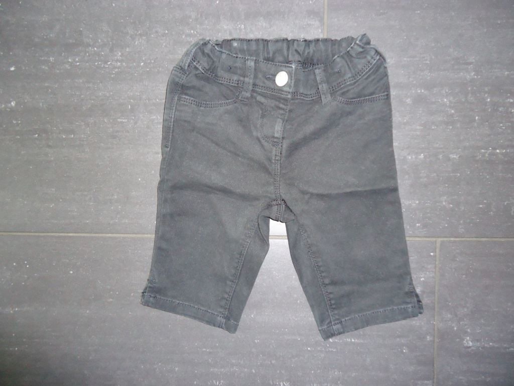Pantaloni: Schwarze Caprihose, Grösse 104 – Usato da Wohlen AG venduto da Michi761