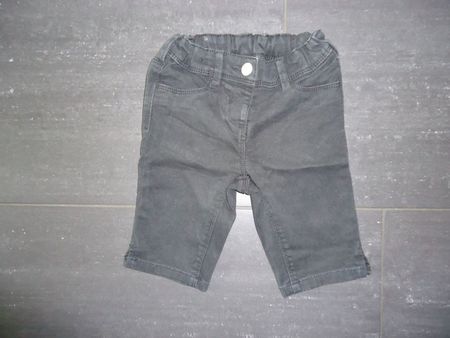 Schwarze Caprihose, Grösse 104
