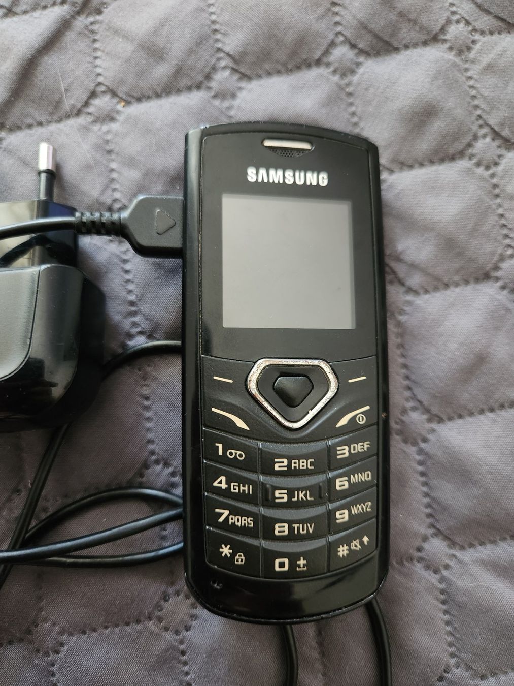 Samsung Telefoni cellulari / Smartphones: Samsung Handy mit Ladegerät – Usato da Oftringen venduto da Leleni 1