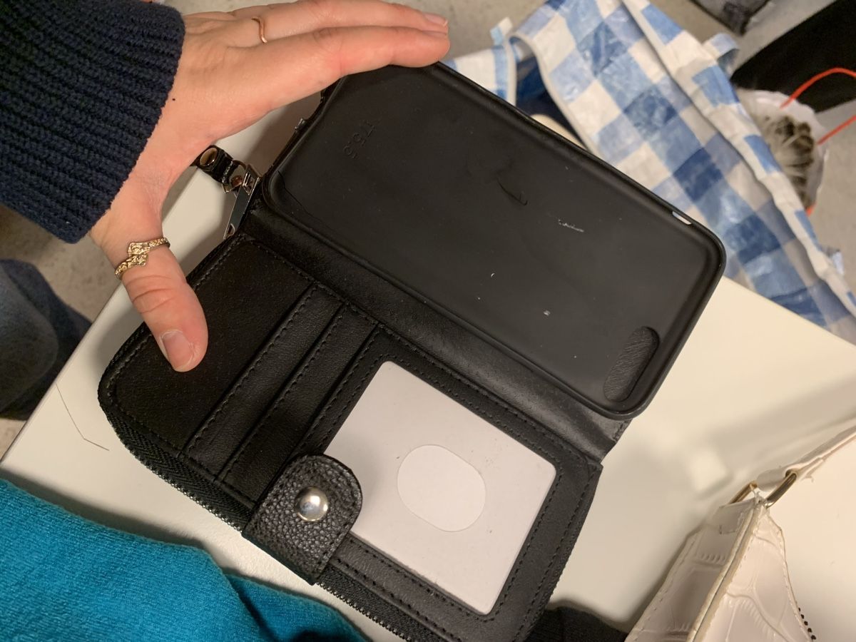Portafogli: Porte monnaie / coque téléphone noir – Nuovo e nell'imballaggio originale da Montreux venduto da iza_peche8 2