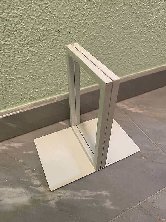 Autres décorations & accessoires: Ständer für Bücher – D'occasion à Stein AG par M.PEAKY 1