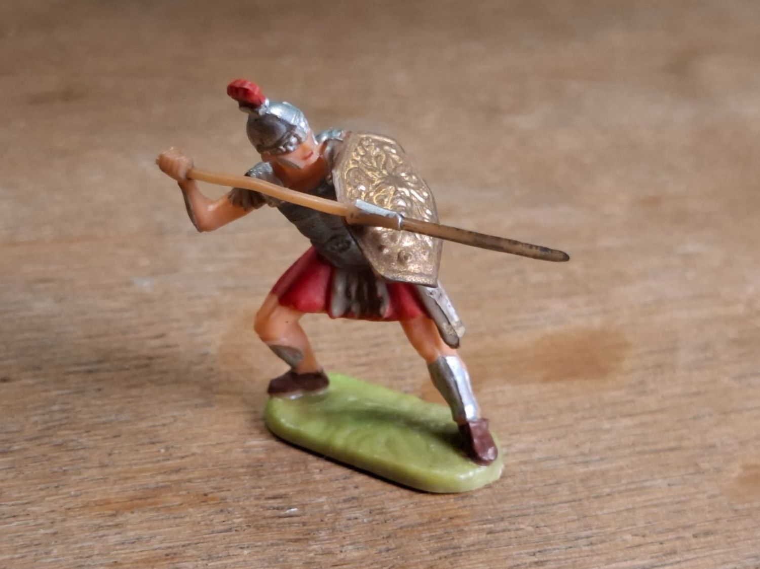 Elastolin Spielzeuge: Elastolin Römer Legionär Ritter Soldat Spielfigur - Mini – Gebraucht aus Schlieren von Svenja7