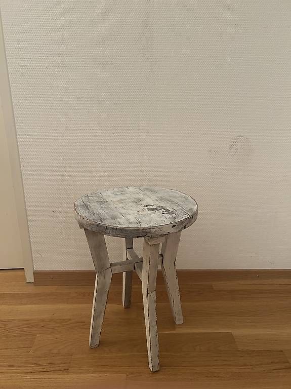 Hocker: Süsser Holzhocker zu verschenken – Gebraucht aus Luzern von nic_yv2h