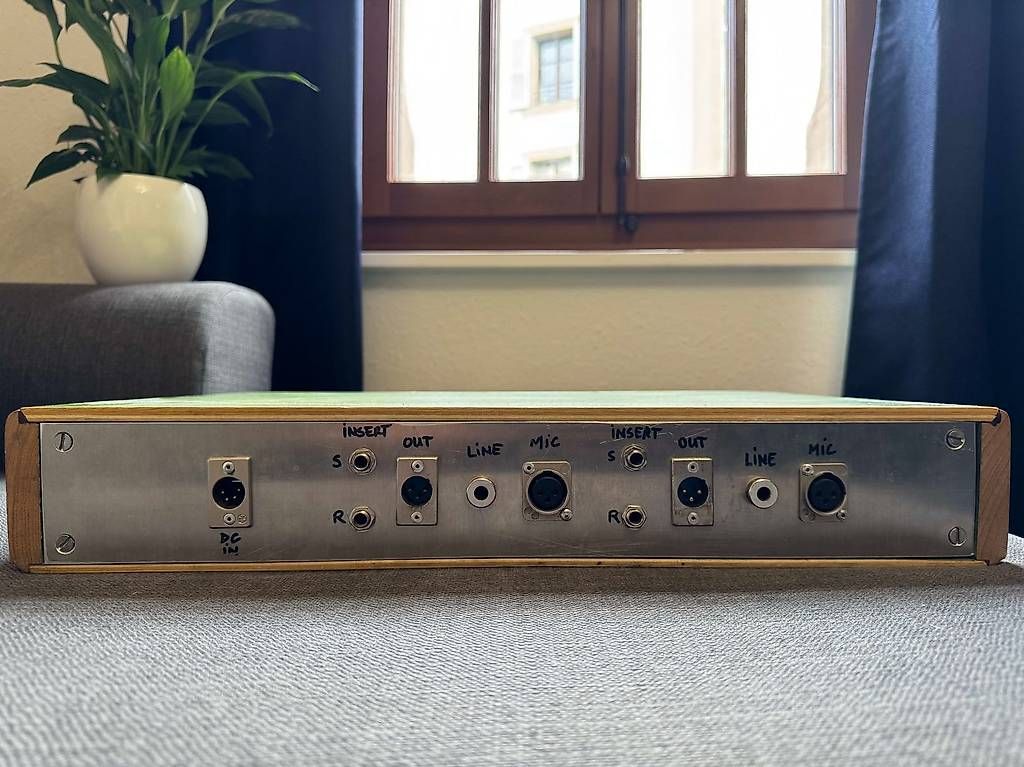 Strumenti musicali: Vends deux tranches de console Neve 55: préampli + EQ – Usato da Genève venduto da juftum 1