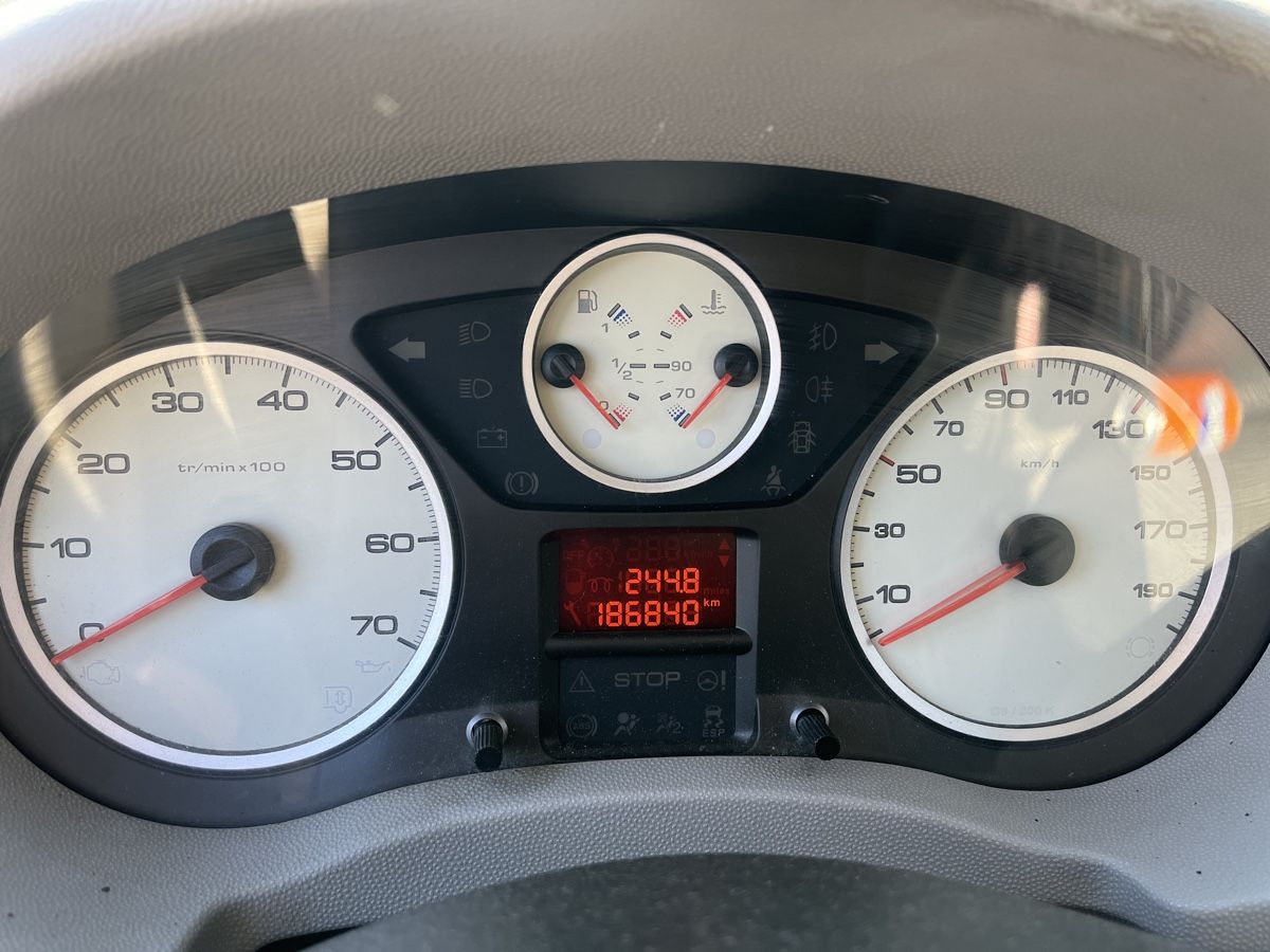 Citroën Autos: Citroën Jumpy 2.0 HDi, fourgonnette 2 places – D'occasion à Fully par 4-beiner 3