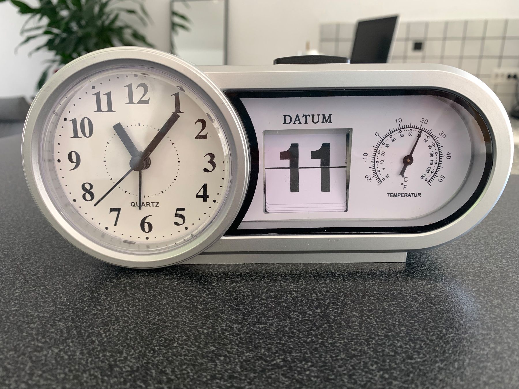 Sveglie: Tischuhr mit Kalender – Usato da Ettingen venduto da evs_6w9m