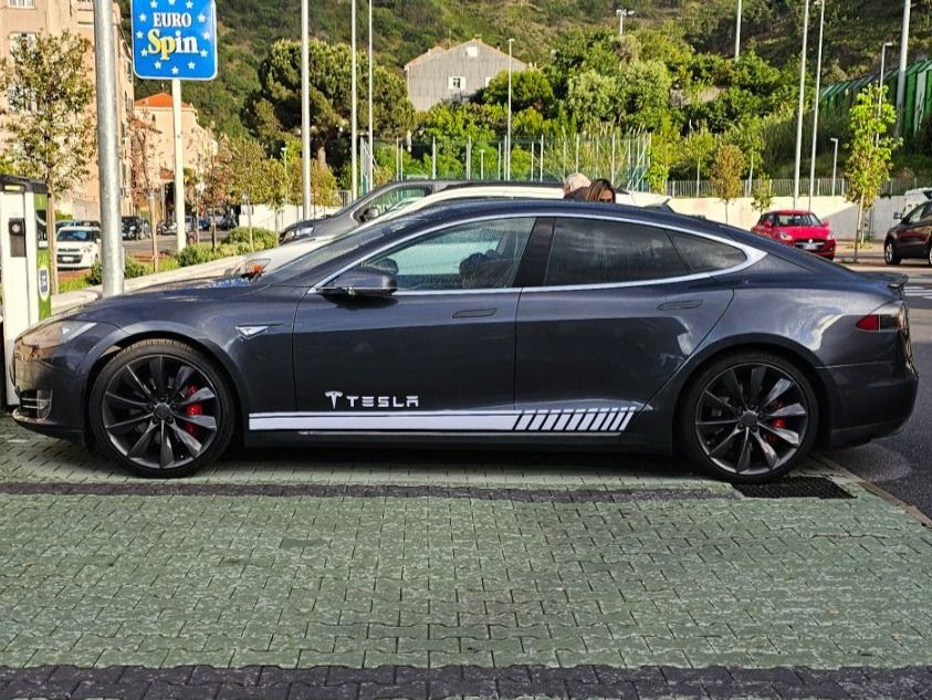 Tesla Model S D85P Mit Gratis laden für immer