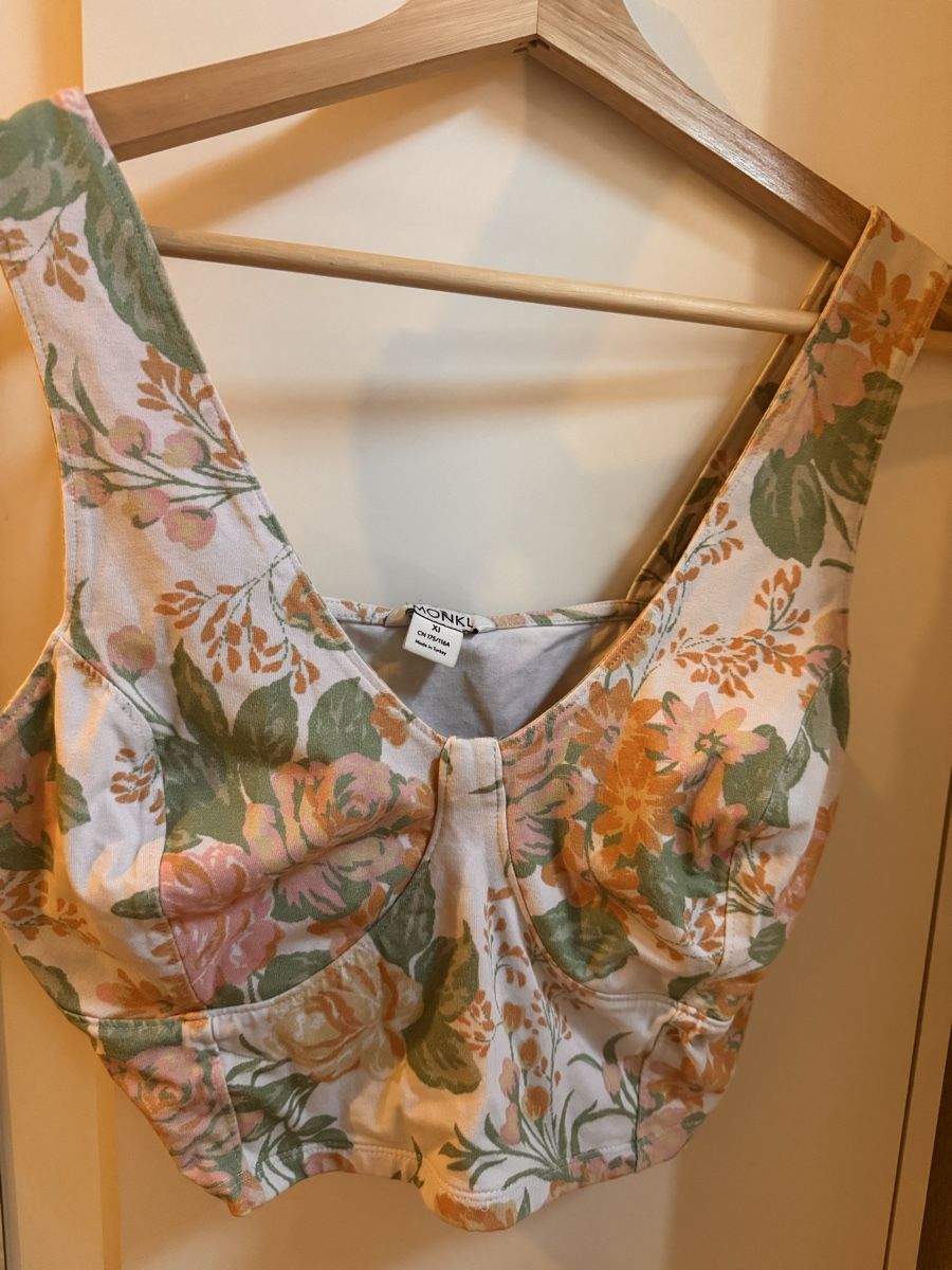Monki Top: Top MONKI fleuri  – Usato da Vevey venduto da ebuache