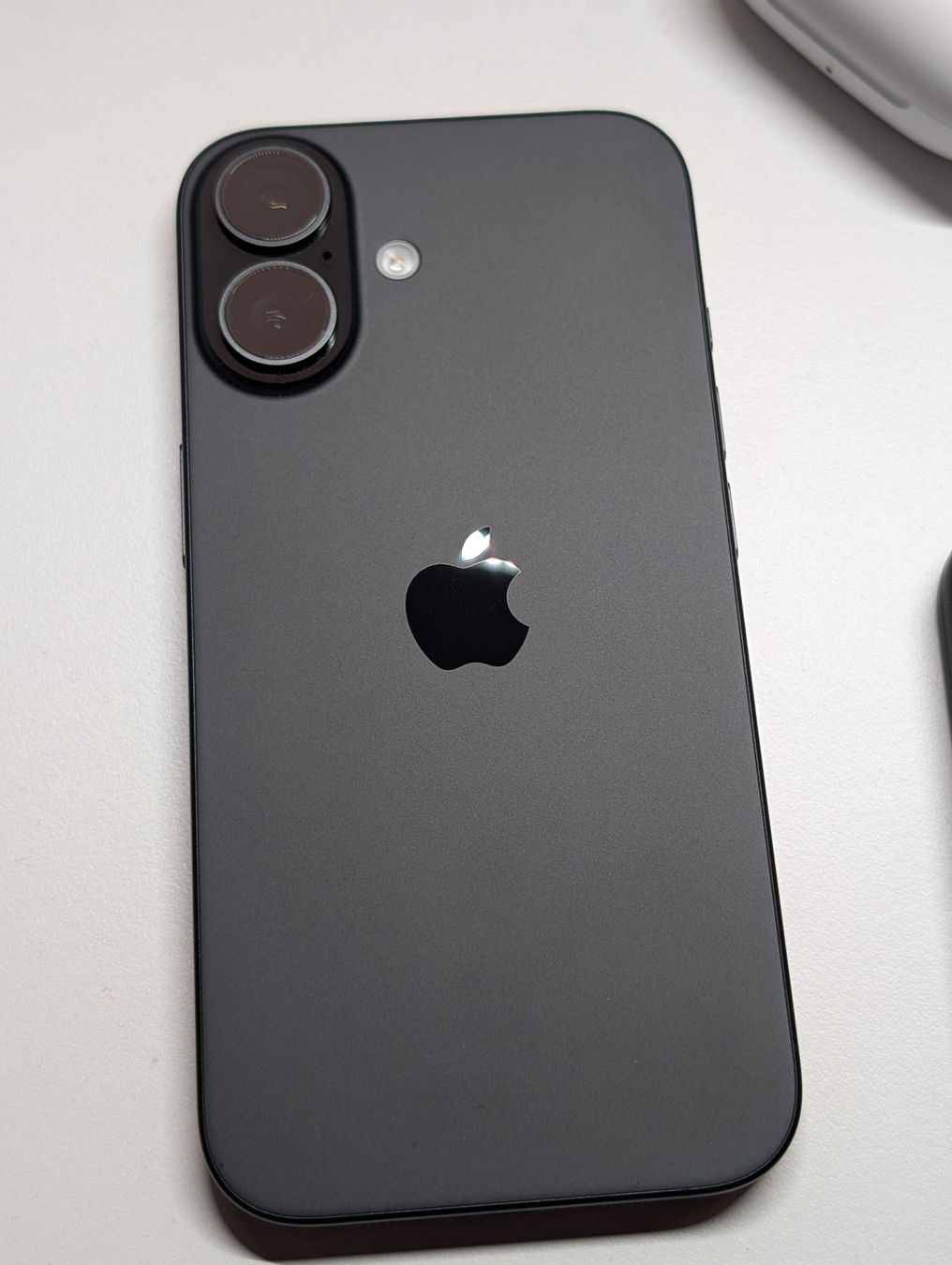 Apple Portables: iPhone 16, 256 GB, schwarz – D'occasion à Langenthal par Domtschec 3