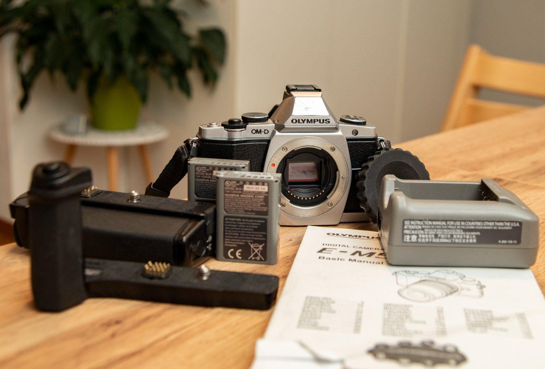 Olympus Fotocamera: Olympus E-M5 + HDL-6 Vertical Grip – Usato da Zürich venduto da