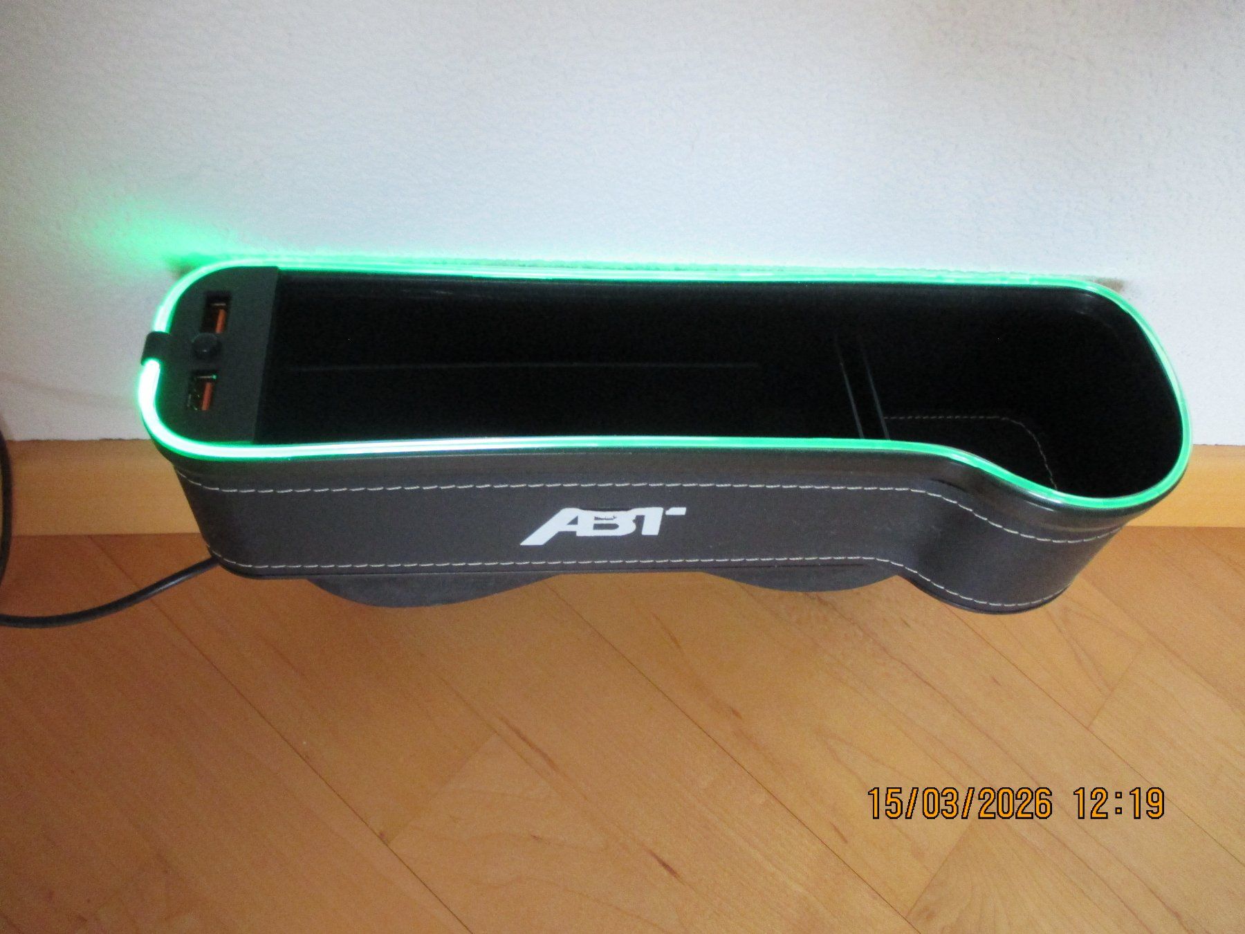 Caricabatterie: Autositz Organizer mit USB Ladegerät Audi – Usato da Lichtensteig venduto da Flammi
