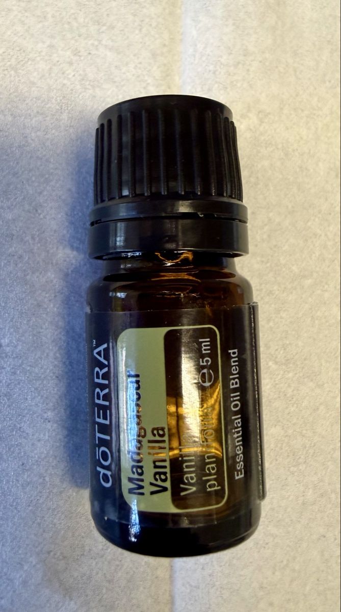 Doterra Ätherische Öle: dōTERRA Madagascar Vanilla ätherisches Öl 5ml – Neu und originalverpackt aus Flumenthal von Riel74