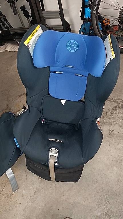 Sièges auto: Cybex Sirona S mit ISOfix Basis  – D'occasion à Bonstetten par thethreecats
