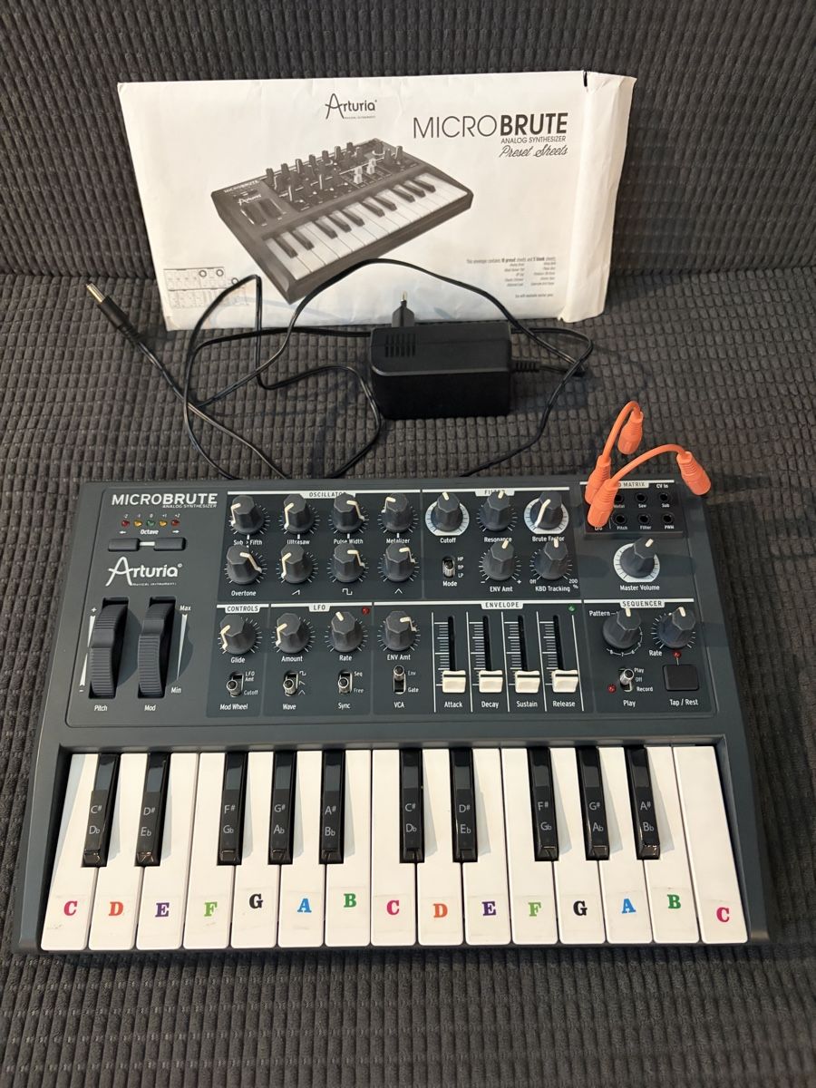 Arturia Strumenti musicali: Microbrute Arturia Analoger Synthesizer gebraucht  – Usato da Schaffhausen venduto da ram_667r
